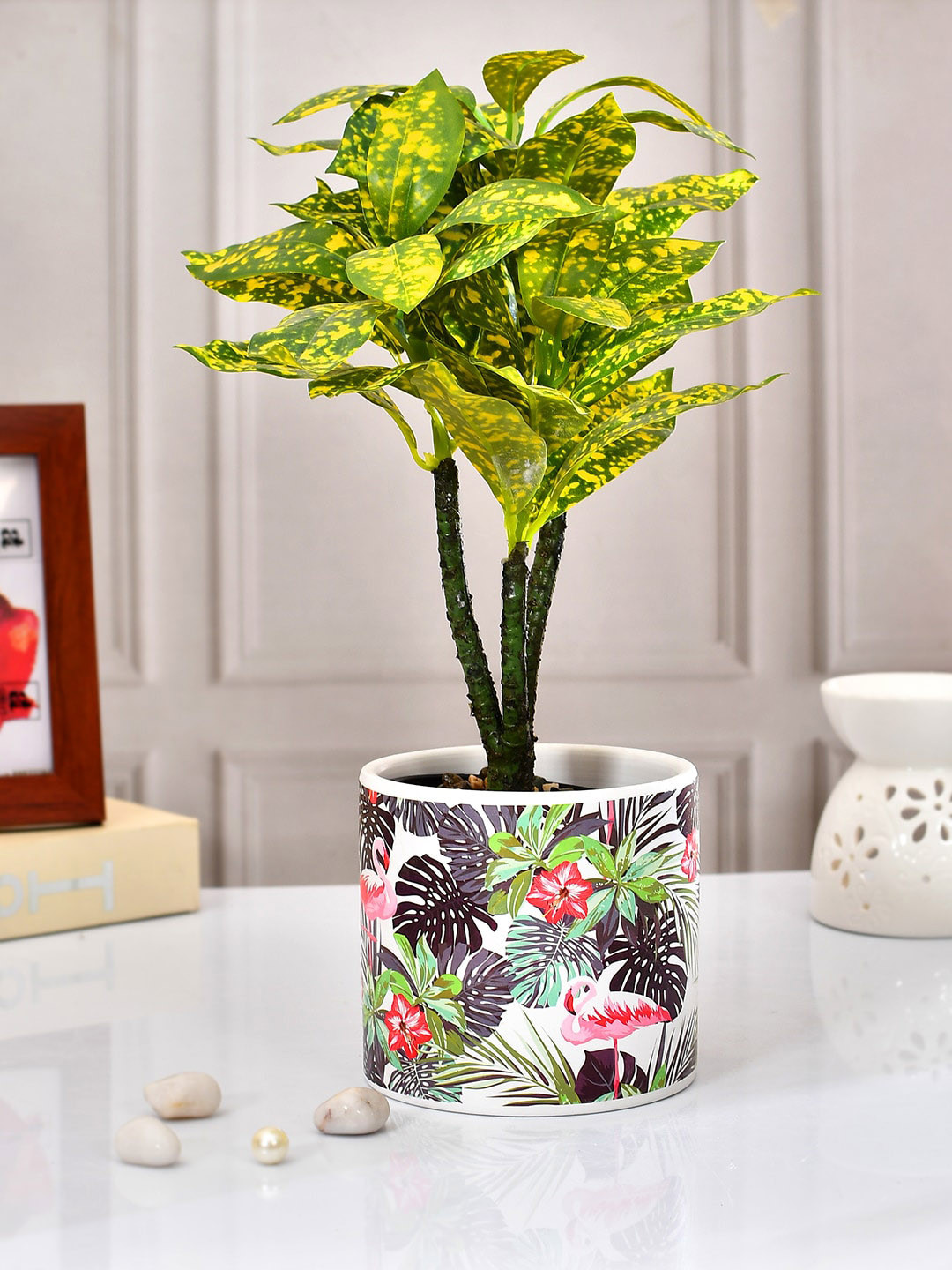 TAYHAA White & Green Flamingo Hue Ceramic Planter Pot