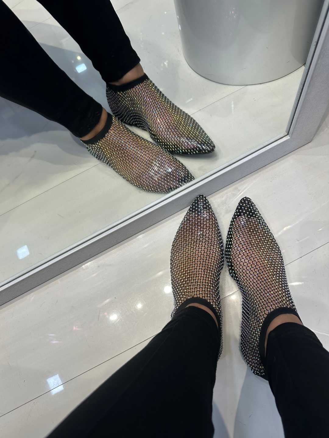 ZORI WORLD Embellished Pointed Toe Flats