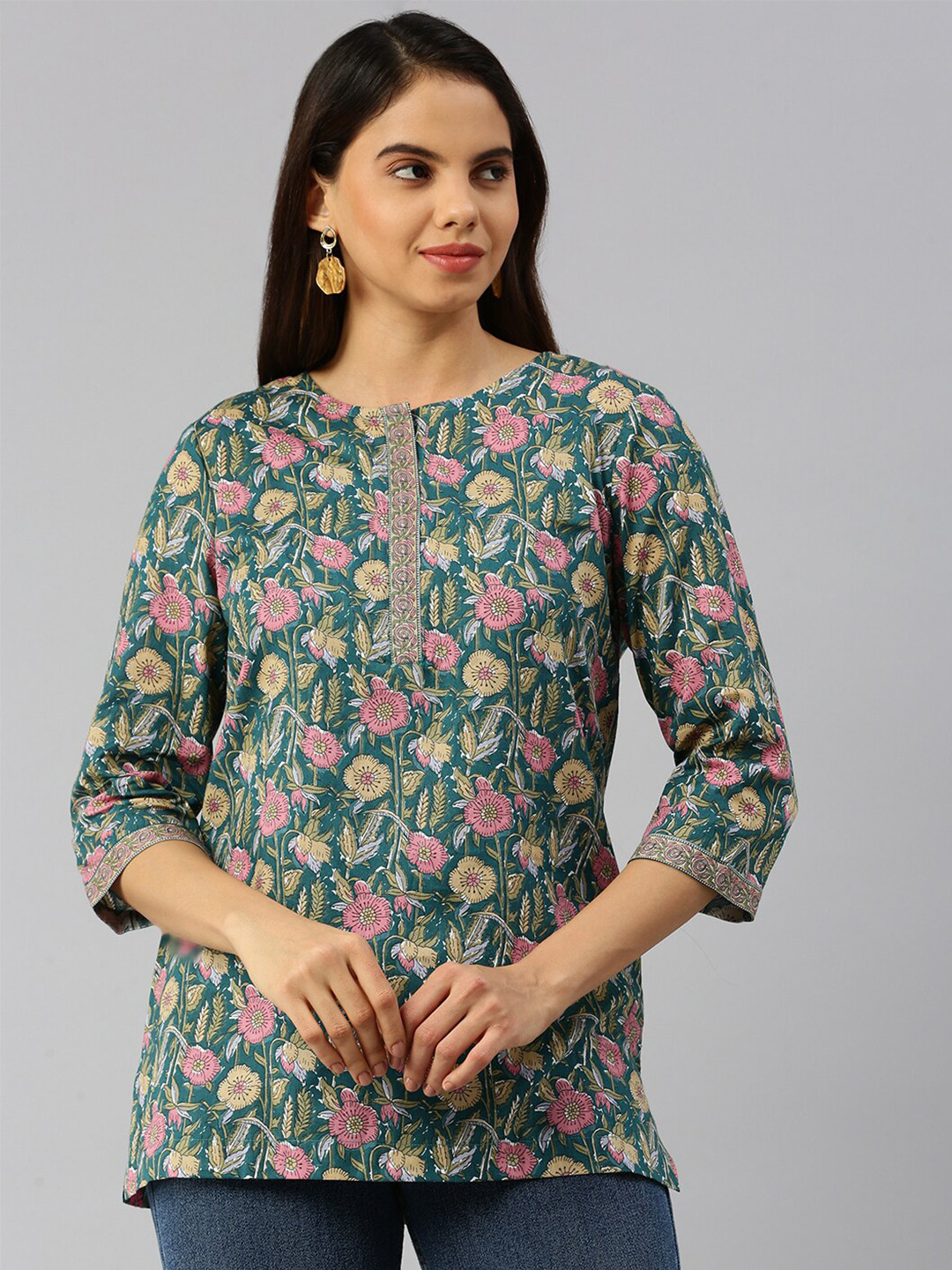 De Moza Floral Printed V-Neck Pure Cotton Kurti