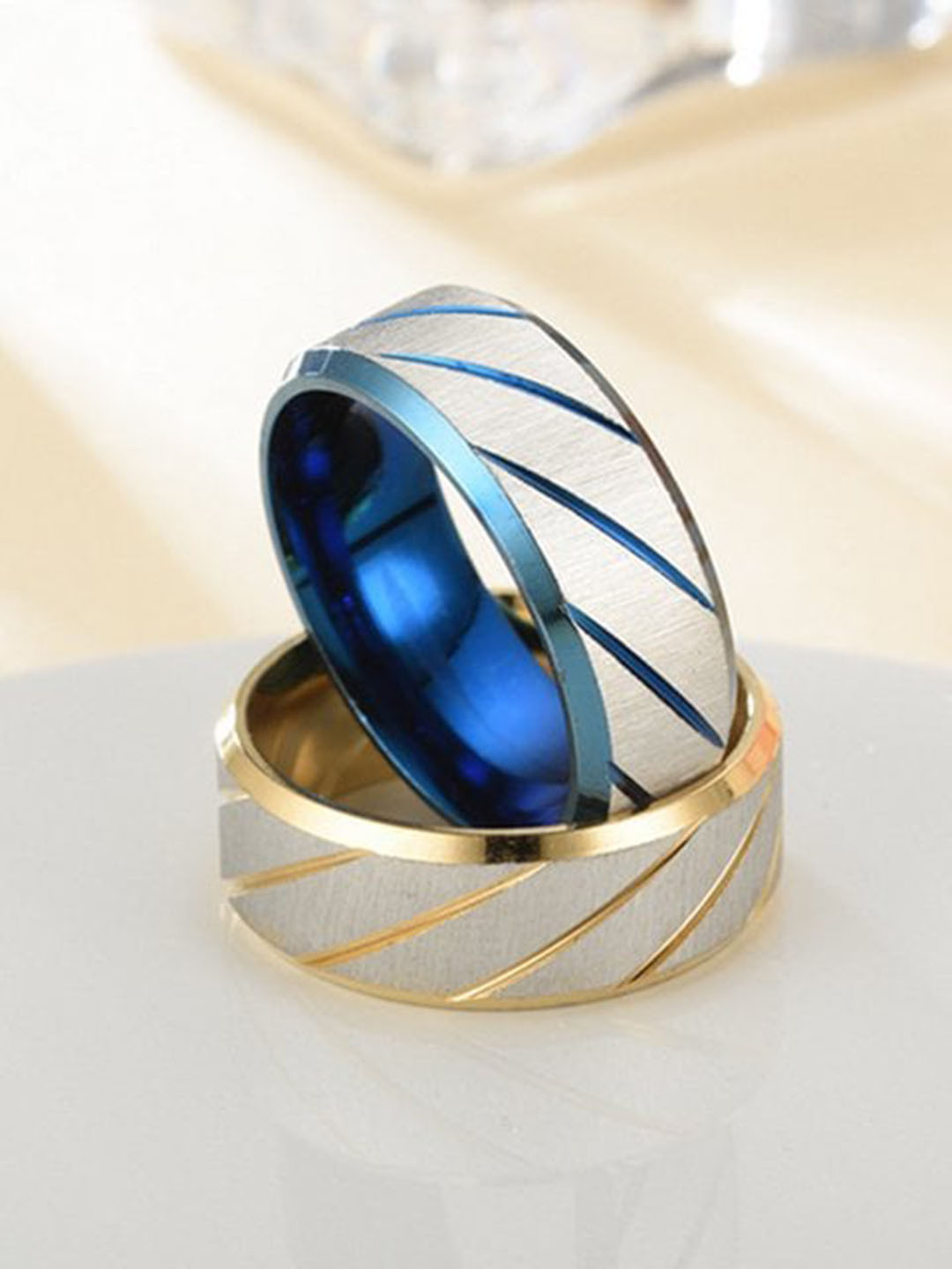 VIEN Set Of 2 Gold-Plated Twill Pattern Finger Rings