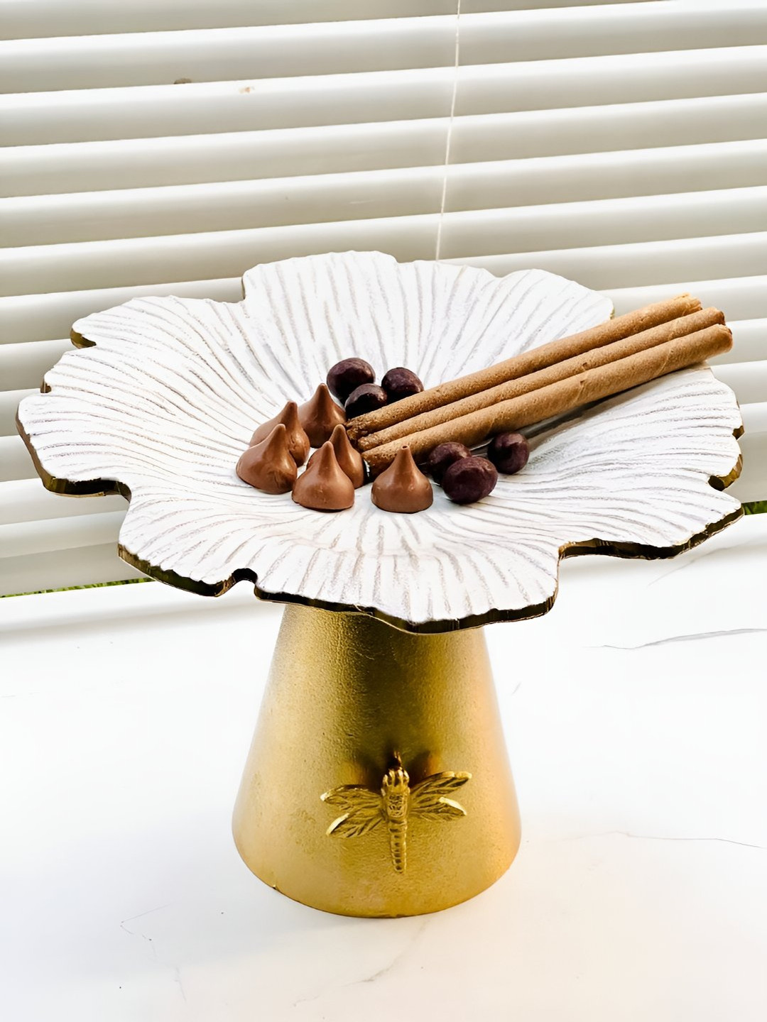 Timaya's Decor Gold-Toned & White Firdaus Cake Stand