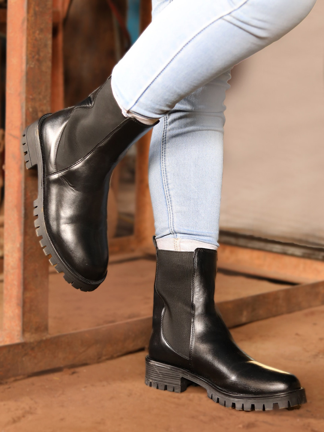 Monrow Women Scarlet Mid Top Platform Heel Chelsea Boots