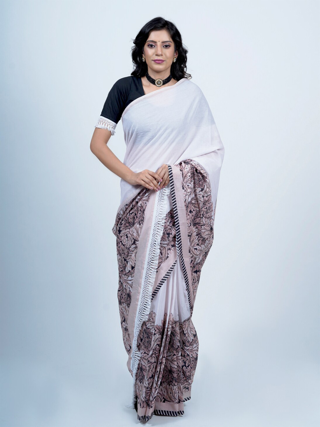 BUTA BUTI Solid Tasseled Pure Cotton Saree