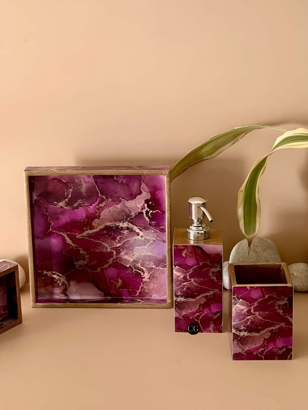 CasaGold Pink & Gold-Toned Wooden Abstract Printed Bath Accessories Set