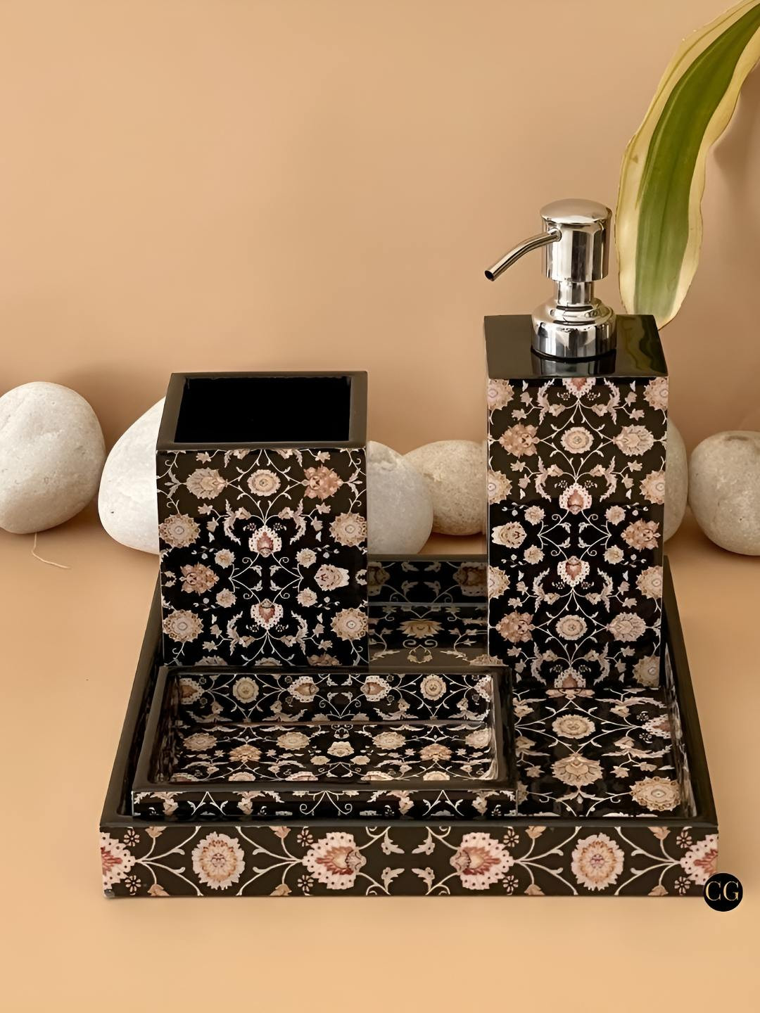 CasaGold Black & Pink 4 Pieces Abstract Wood Bath Accessories Set