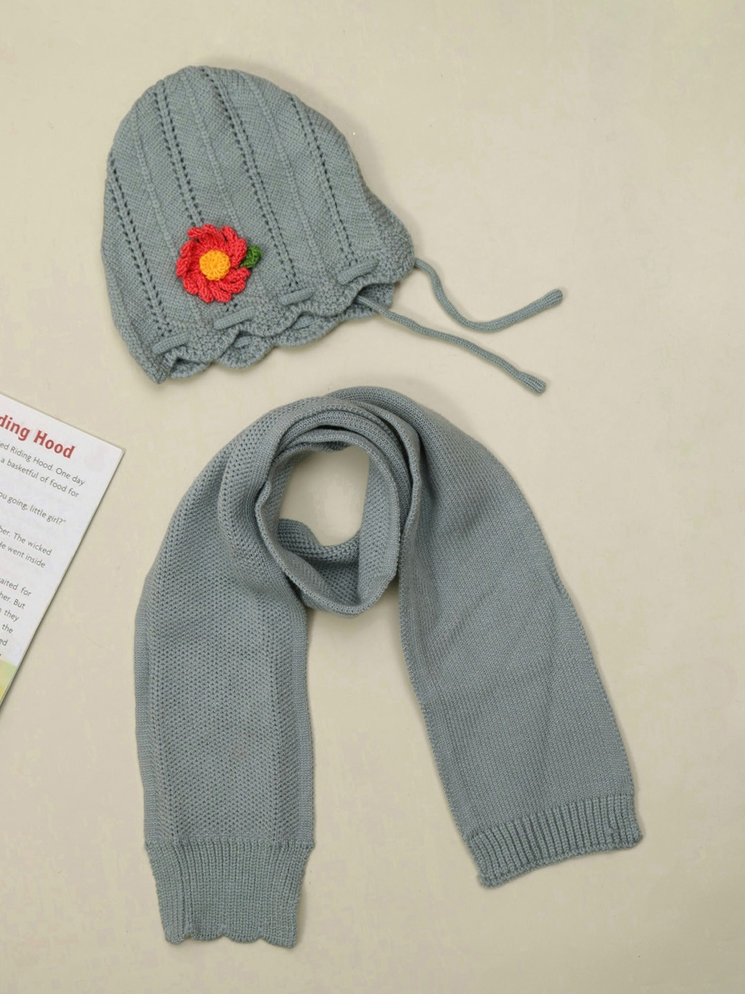 Yellow Bee Girls Knitted Flowers Wool Cap with Muffler