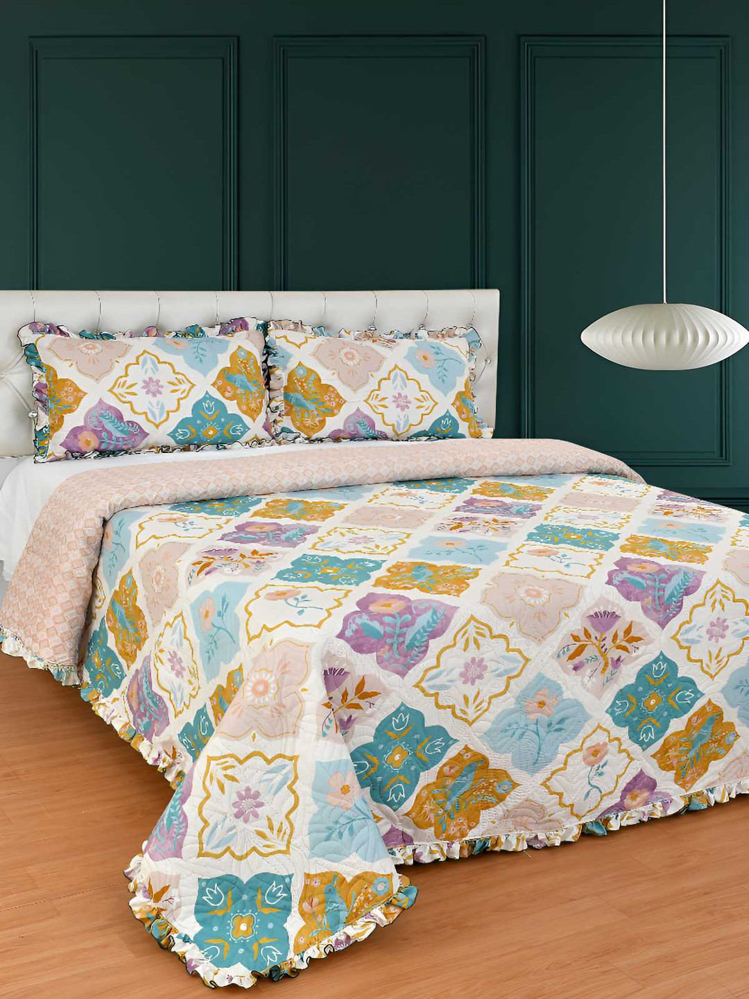 BREVARD White & Blue Conversational Printed Queen Size Bed Cover with 2 Pillow Covers