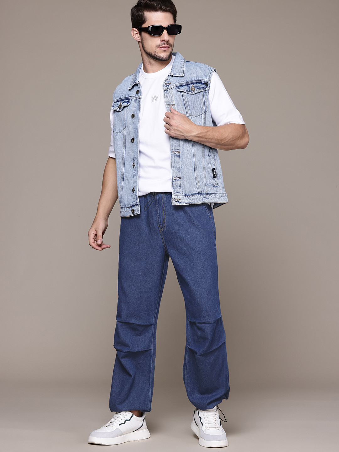 The Roadster Lifestyle Co. Men Pure Cotton Parachute Jeans