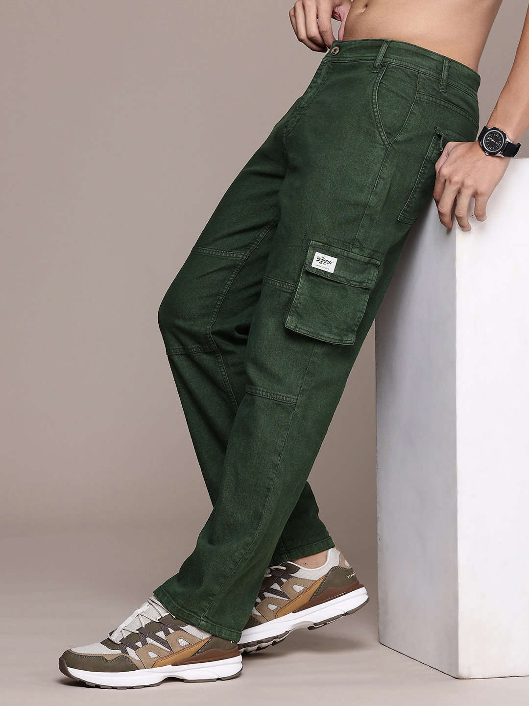 The Roadster Life Co. Men Straight Fit Stretchable Cargo Jeans