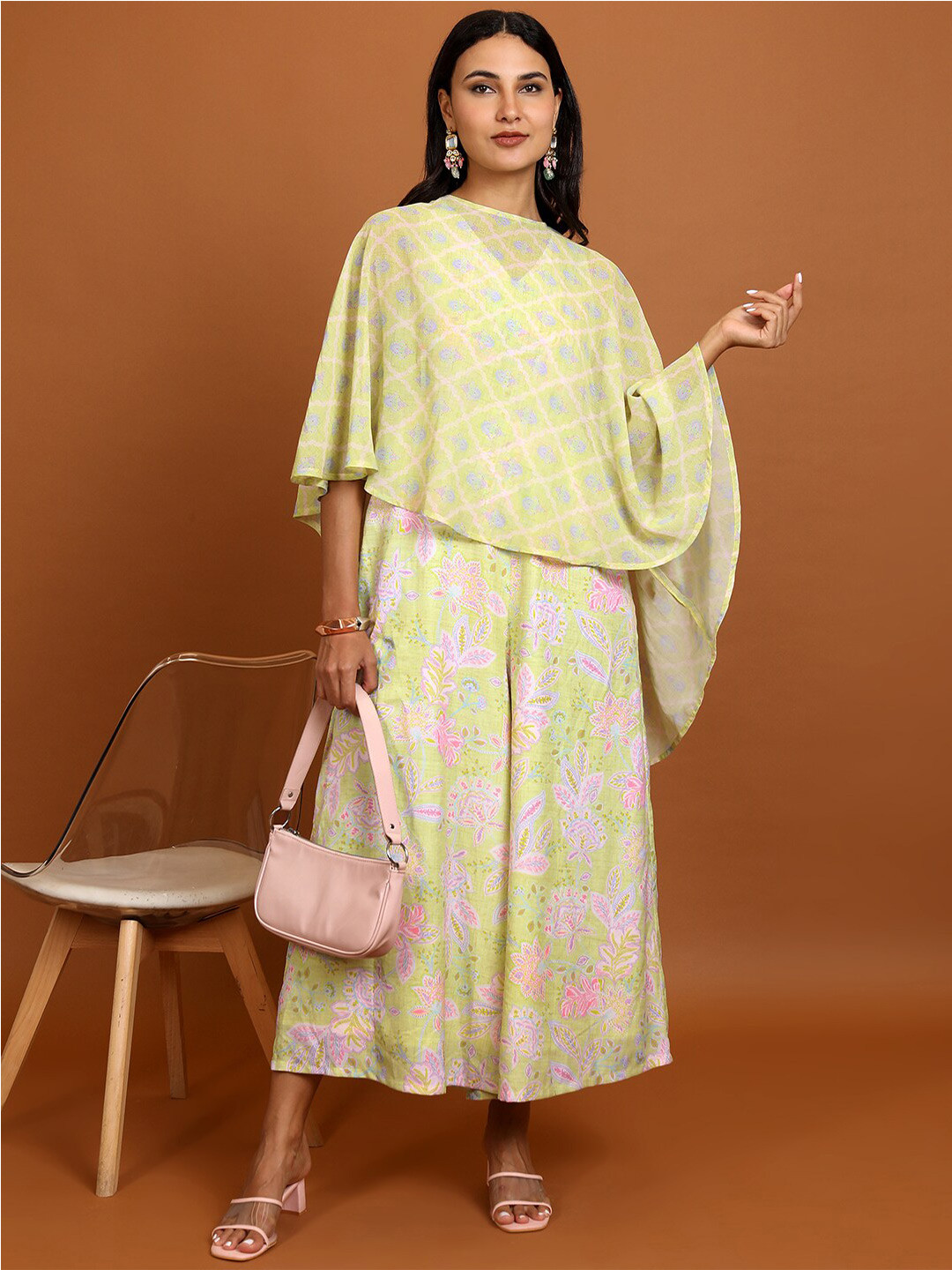 Vishudh Printed V-Neck Sleeveless Basic Basic Jumpsuit With Cape