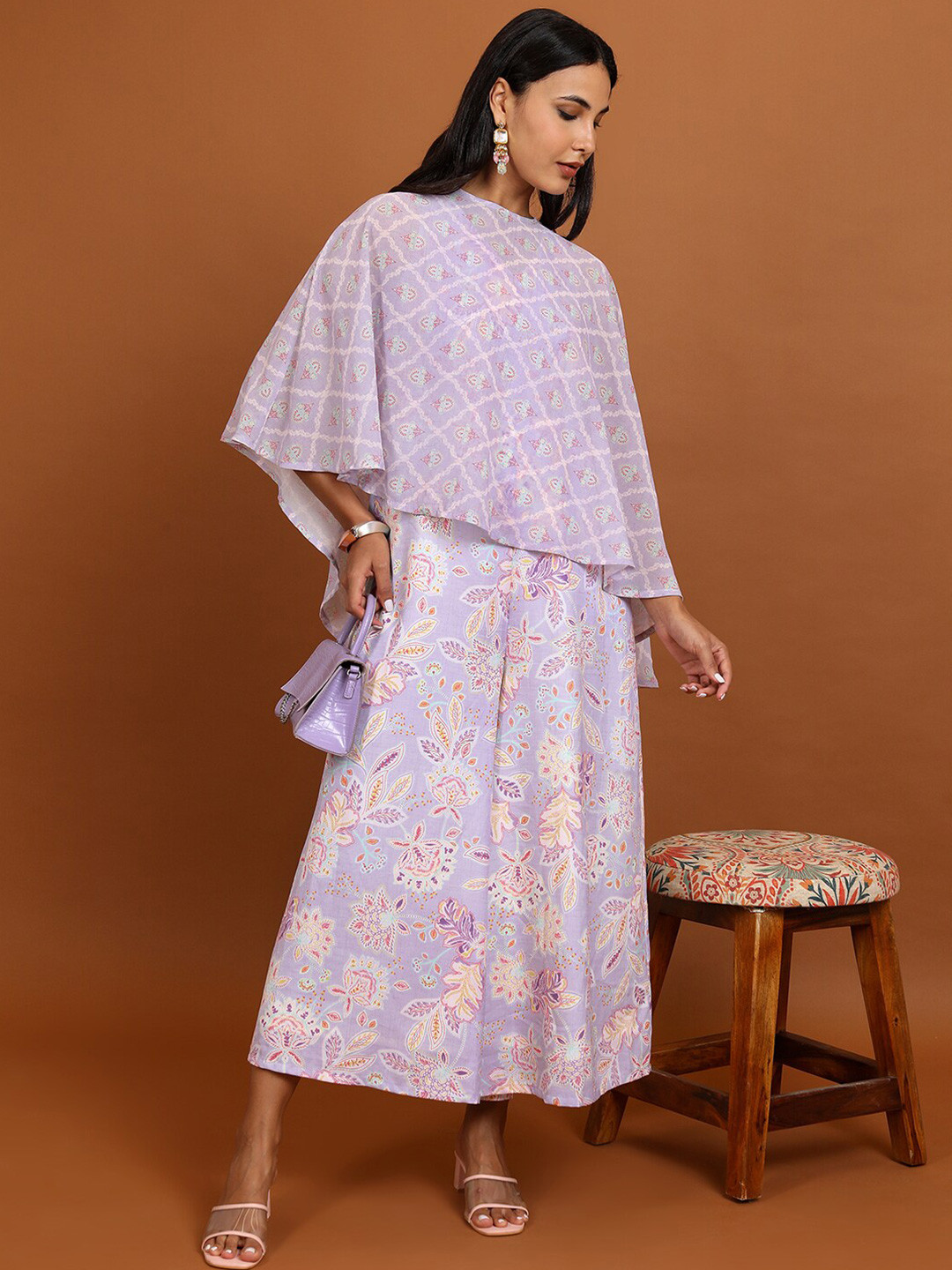 Vishudh Printed V-Neck Sleeveless Basic Basic Jumpsuit With Cape