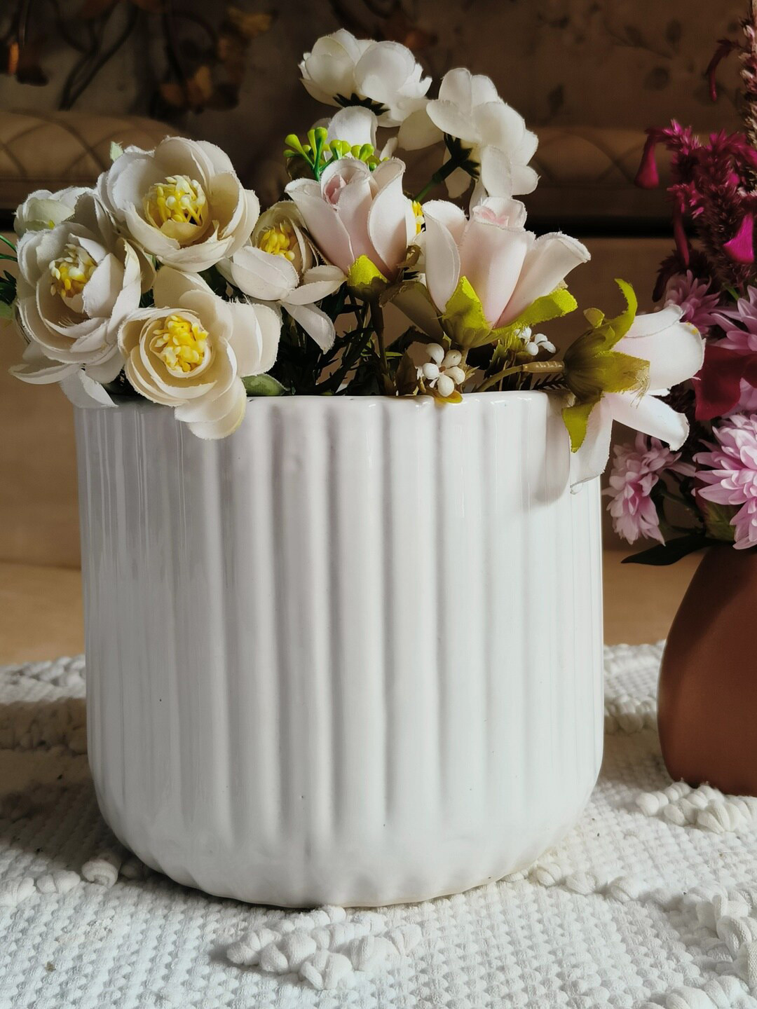 NIYARA White Ceramic Striped Planters