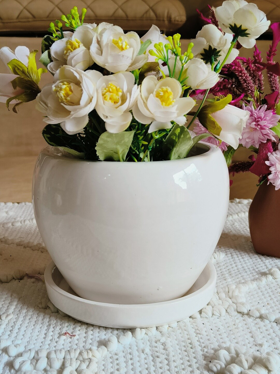 NIYARA White Apple Ceramic Planter With Tray