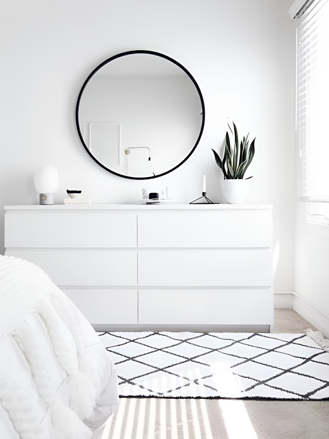 CasaGold Black Round Shaped Metal Wall Mirror