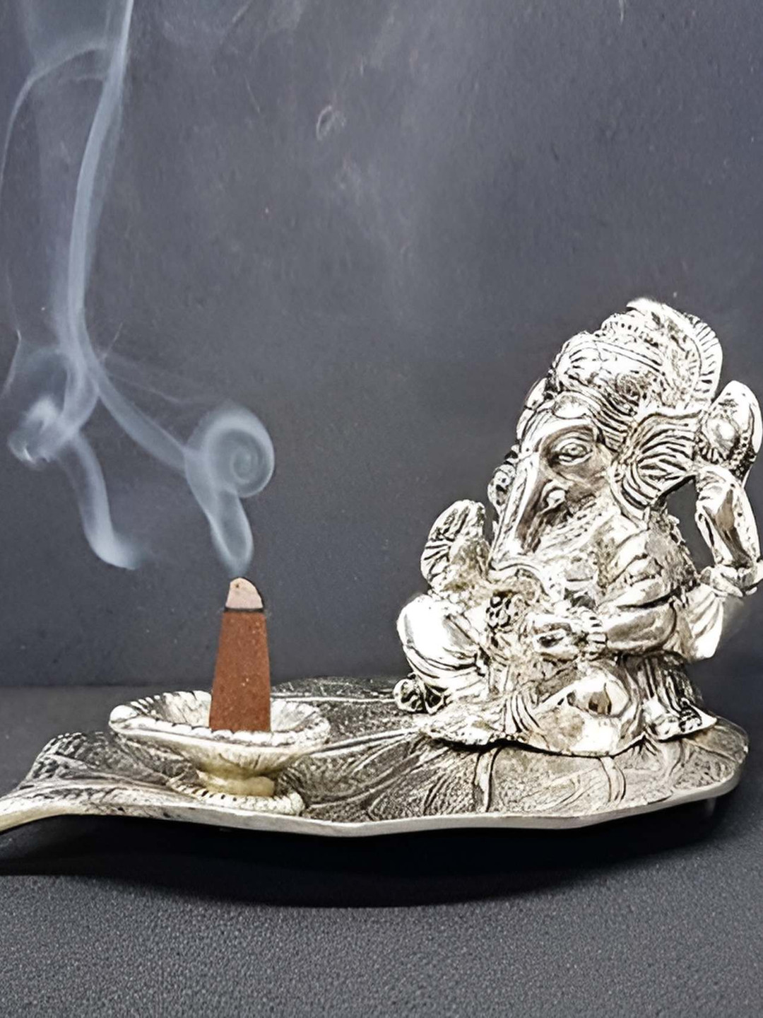 INTERNATIONAL GIFT Silver Toned Leaf Ganesh Idol with Velvet Box