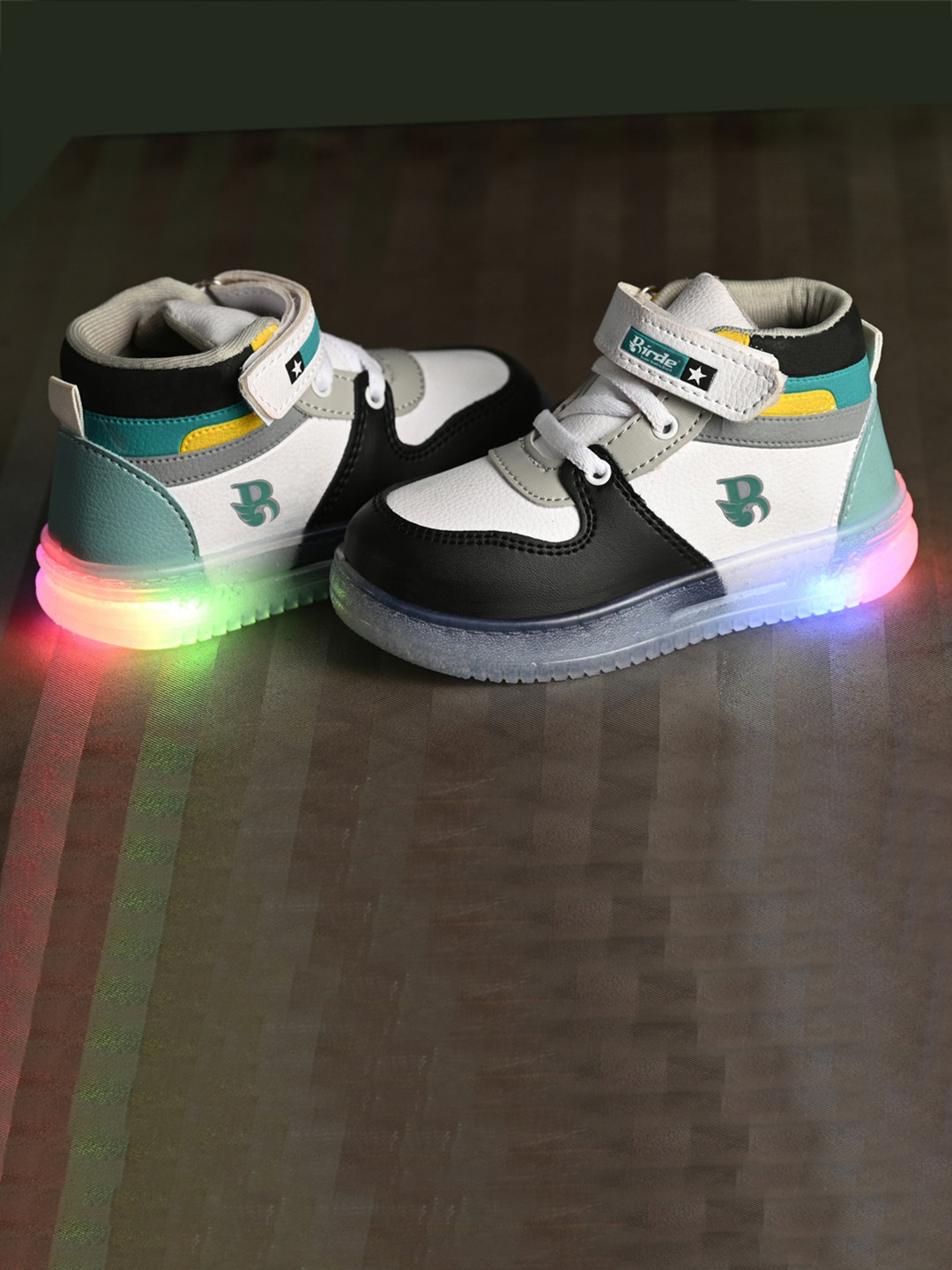 BIRDE Boys Colourblocked LED Lightweight Mid-Top Sneakers