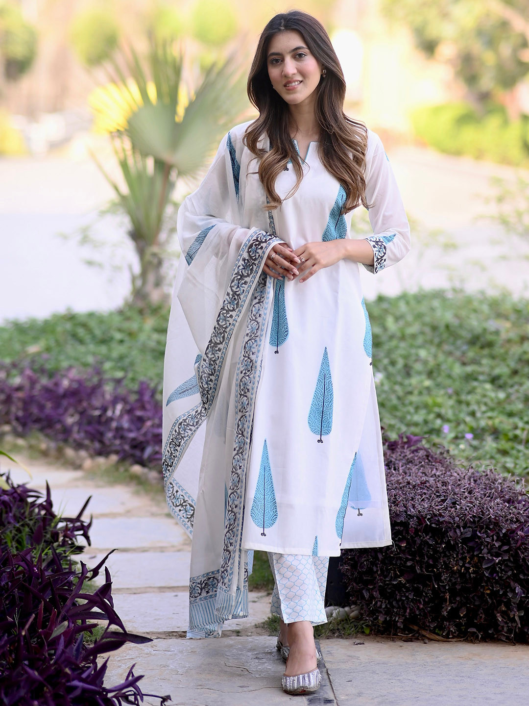 DIMPLE DESIGN STUDIO Floral Printed Round Neck Three-Quarter Sleeves Pure Cotton Kurta Set