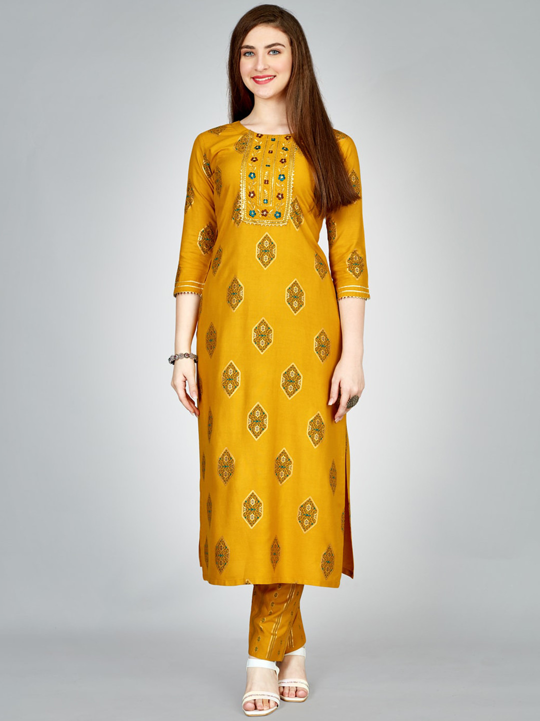 ARADHNA Ethnic Motifs Printed Regular Liva Kurta with Trousers