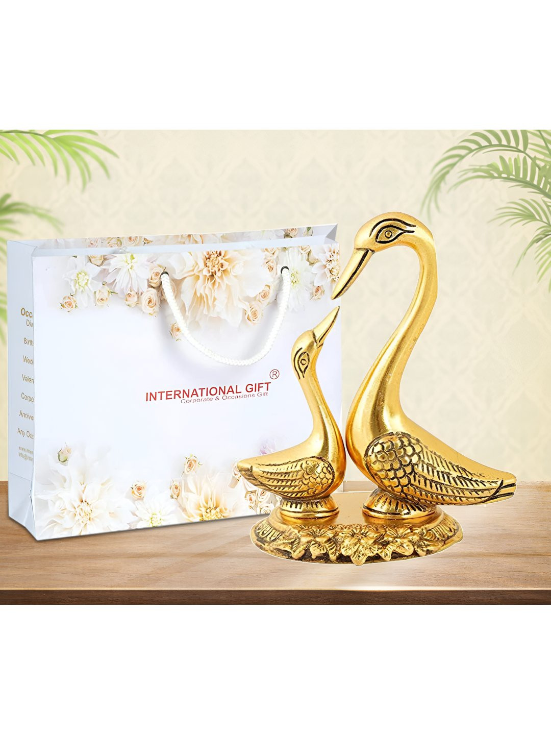 INTERNATIONAL GIFT Pair Of Kissing Duck Gold Metal Metallic Garden Small Showpiece - 5.5 Inches