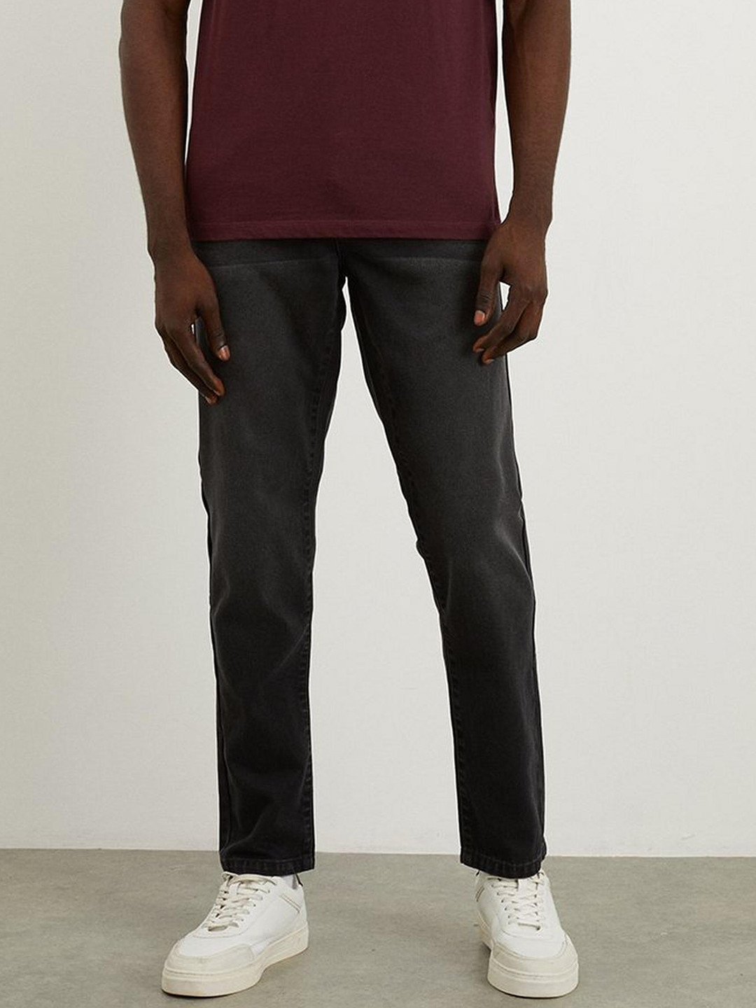 Burton Men Black Slim Fit Light Fade Pure Cotton Jeans