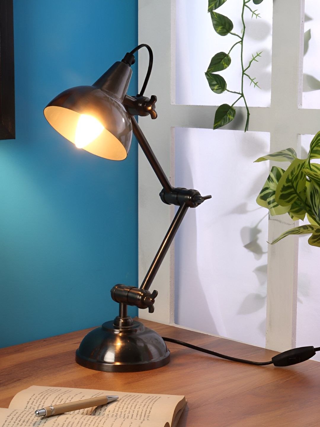 Decor de Maison Black Metal Triple Adjustable Contemporary Table Lamp