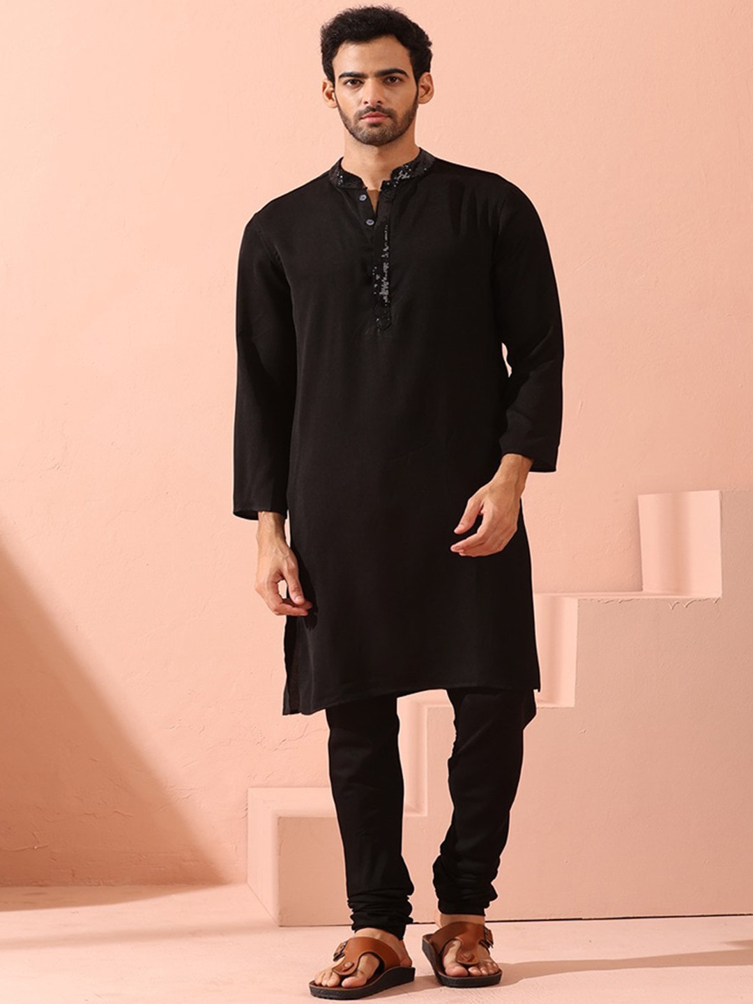 Swtantra Men Black Velvet Kurta