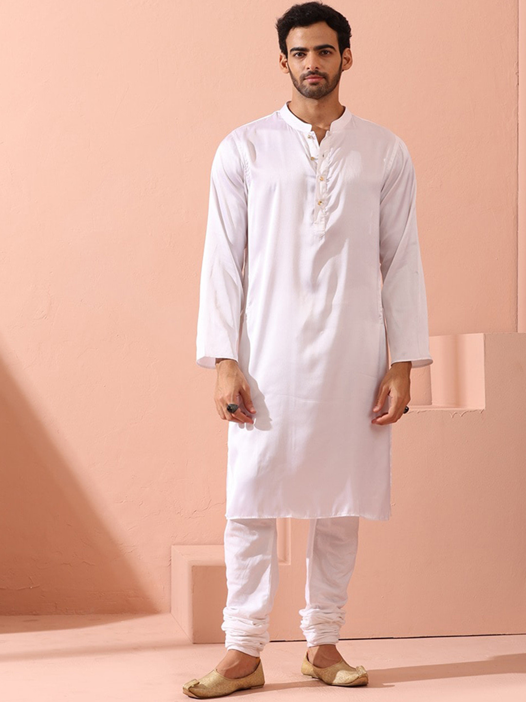 Swtantra Men White Satin Kurta