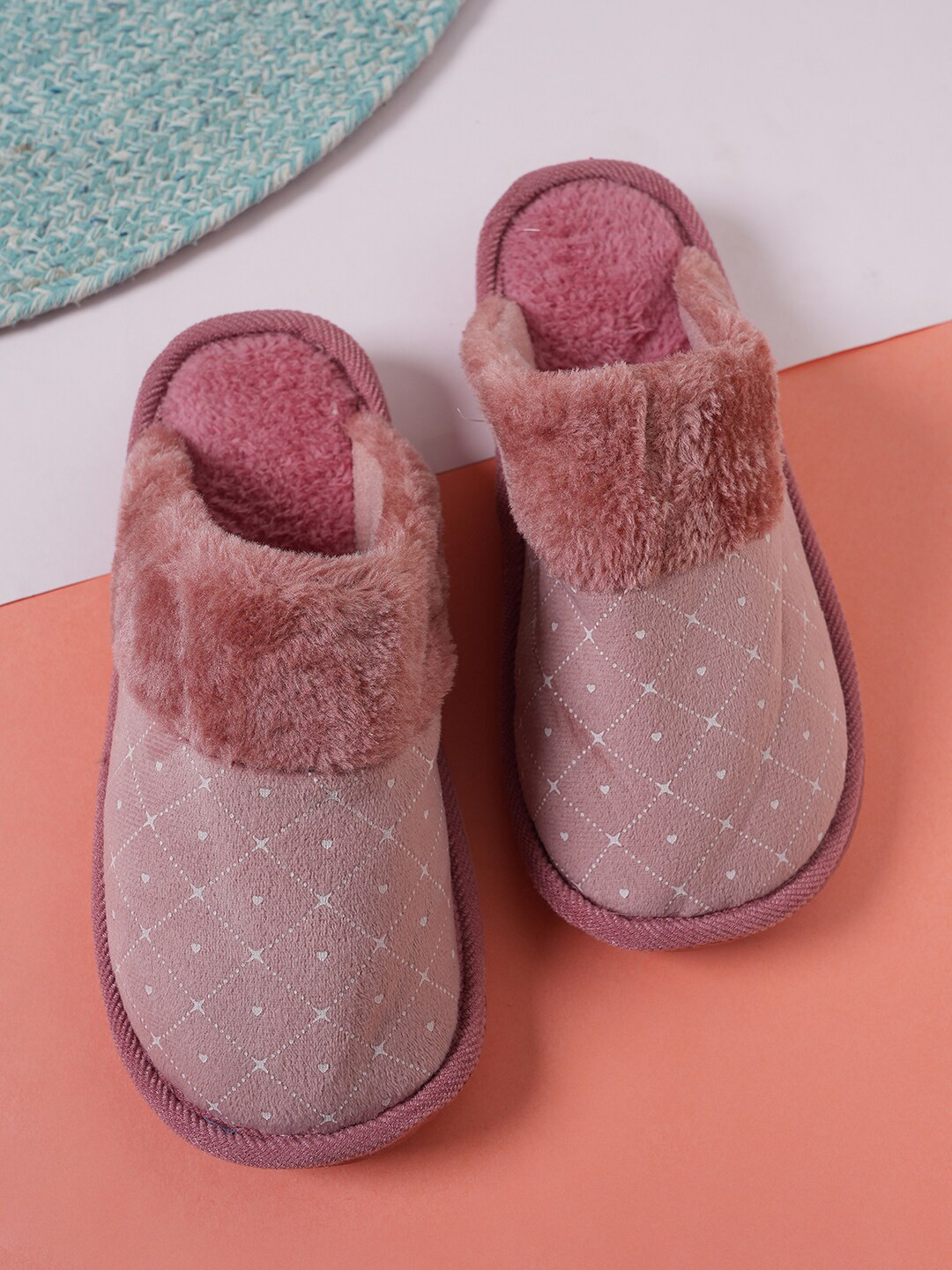 SAPATOS Men Self Design Room Slippers