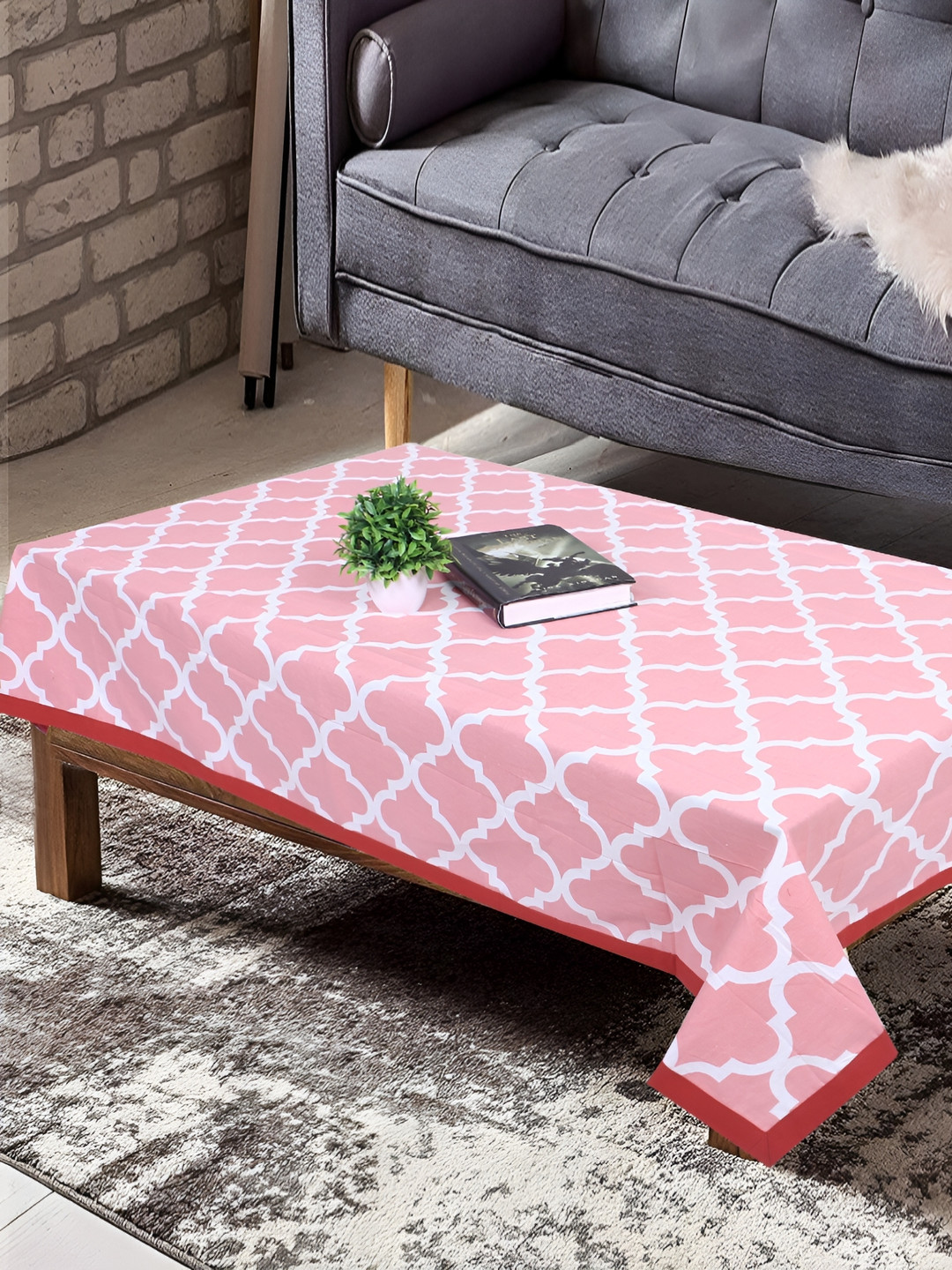 Texstylers Red & White Geometric Printed Anti Slip Cotton 4 Seater Rectangle Table Cover