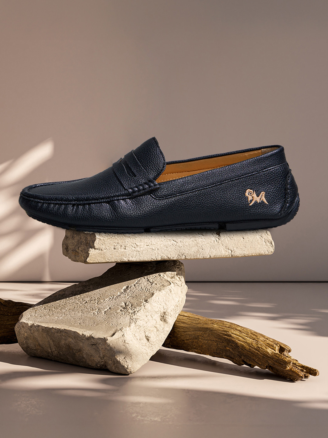 NEEMANS Men Textured Lightweight Arch Support Penny Driving Shoes