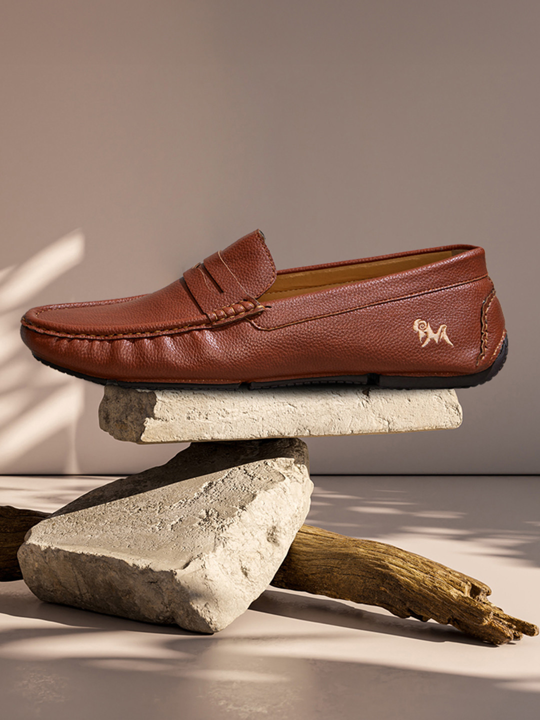 NEEMANS Men Textured Lightweight Arch Support Penny Driving Shoes