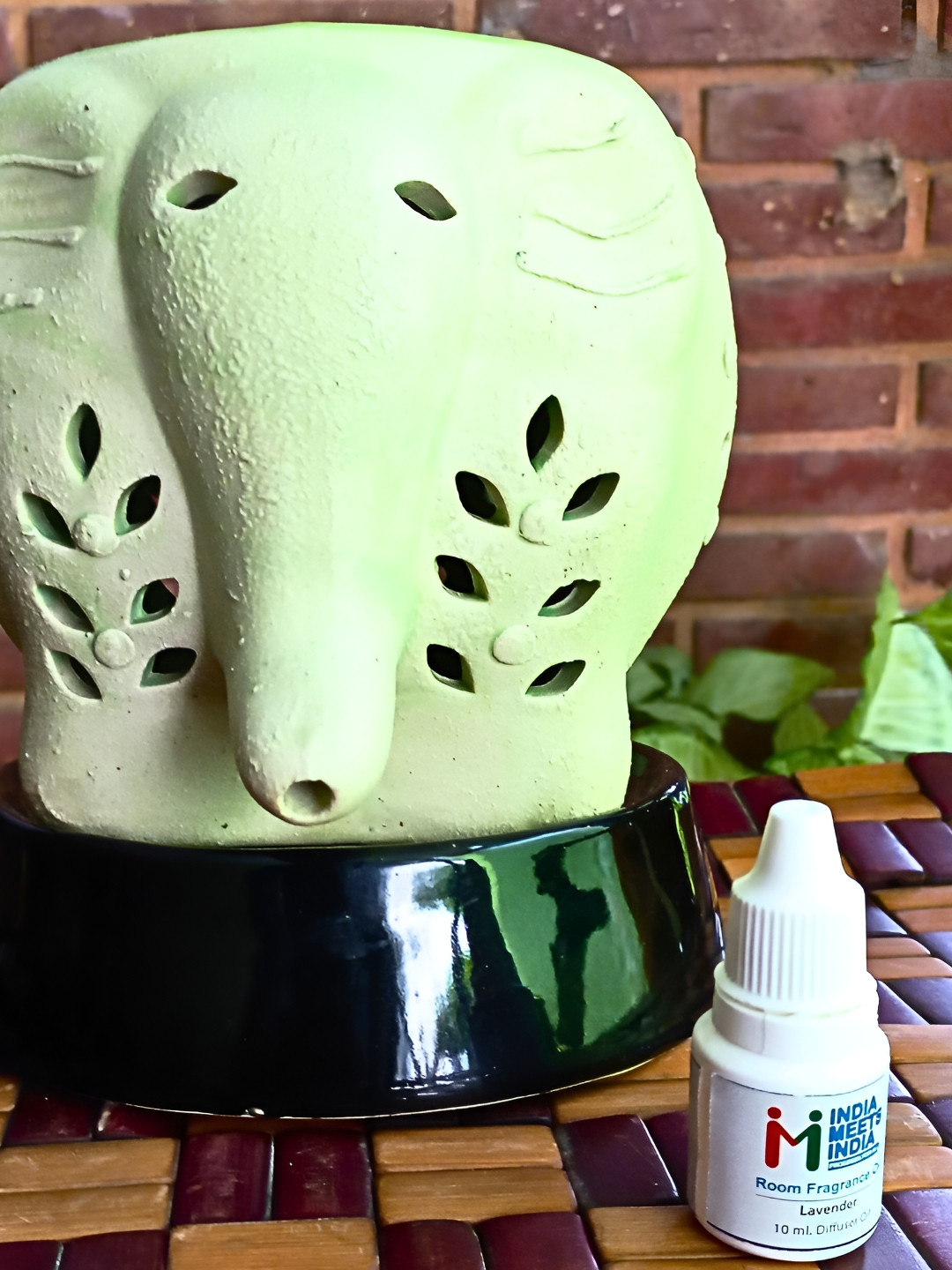 INDIA MEETS INDIA Green Aroma Oil Diffusers