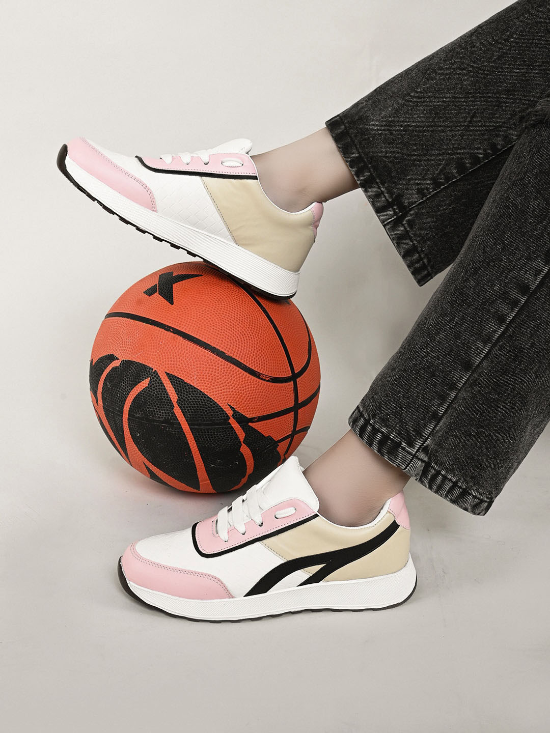 XE Looks Women Colourblocked Comfort Insole Lightweight Sneakers