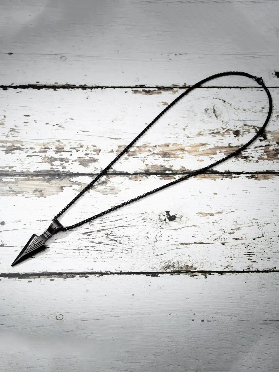 MEENAZ Textured Arrow-Charm Pendant With Chain