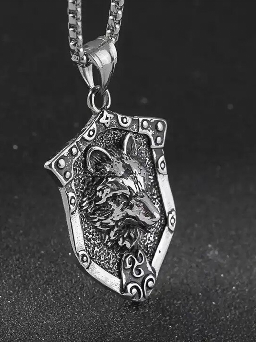 MEENAZ Silver-Plated Wolf-Shaped-Charm Pendant With Chain