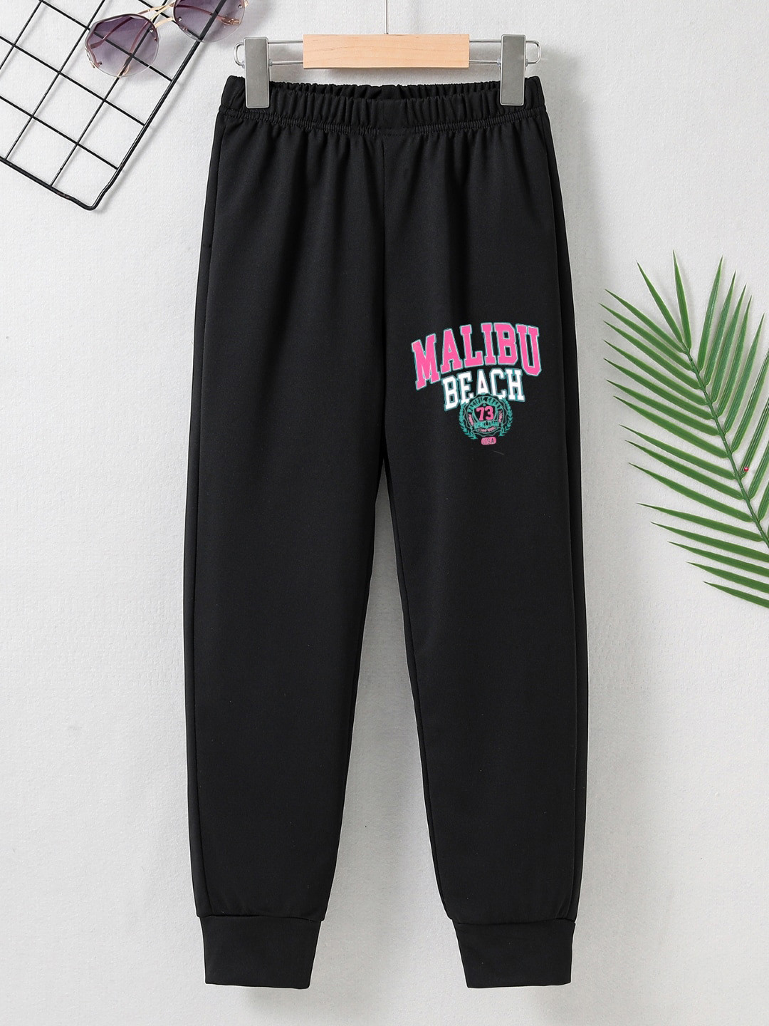 StyleCast Girls Black Original Graphic Printed Mid Rise Joggers