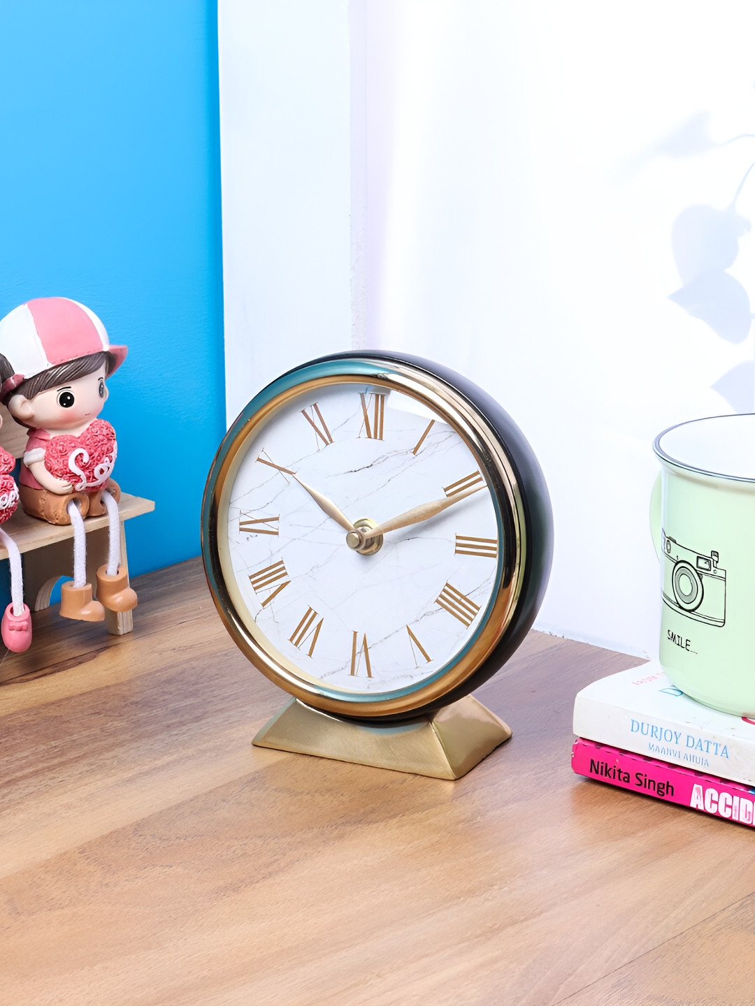 Decor de Maison Gold-Toned & Black Round Contemporary Table Clock