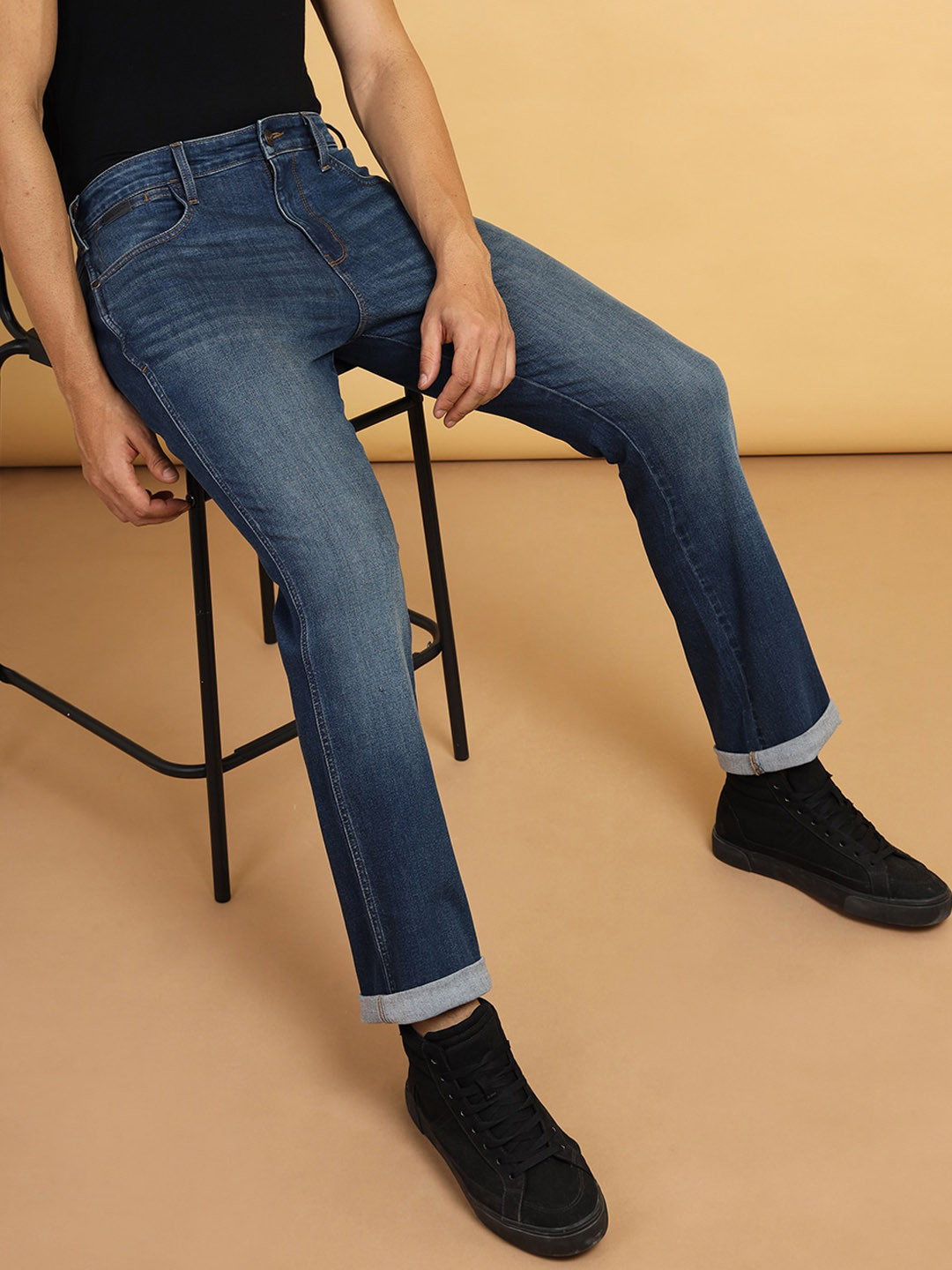 Wrangler Men Mid-Rise Light Fade Bootcut Stretchable Jeans