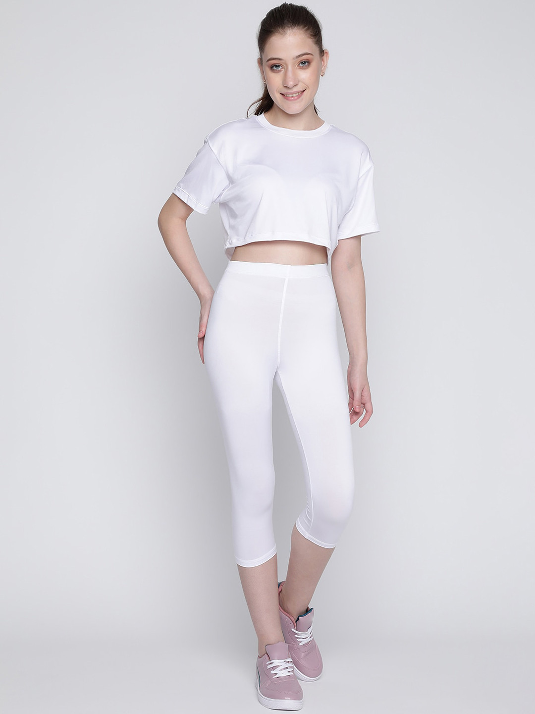 Wearjukebox Flow Fit Adapt Crop Top With Capris