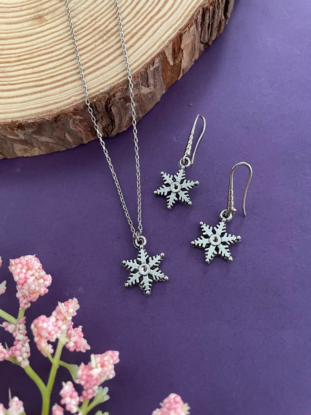 Digital Dress Room Silver-Plated Snowflake Charm Jewellery Set