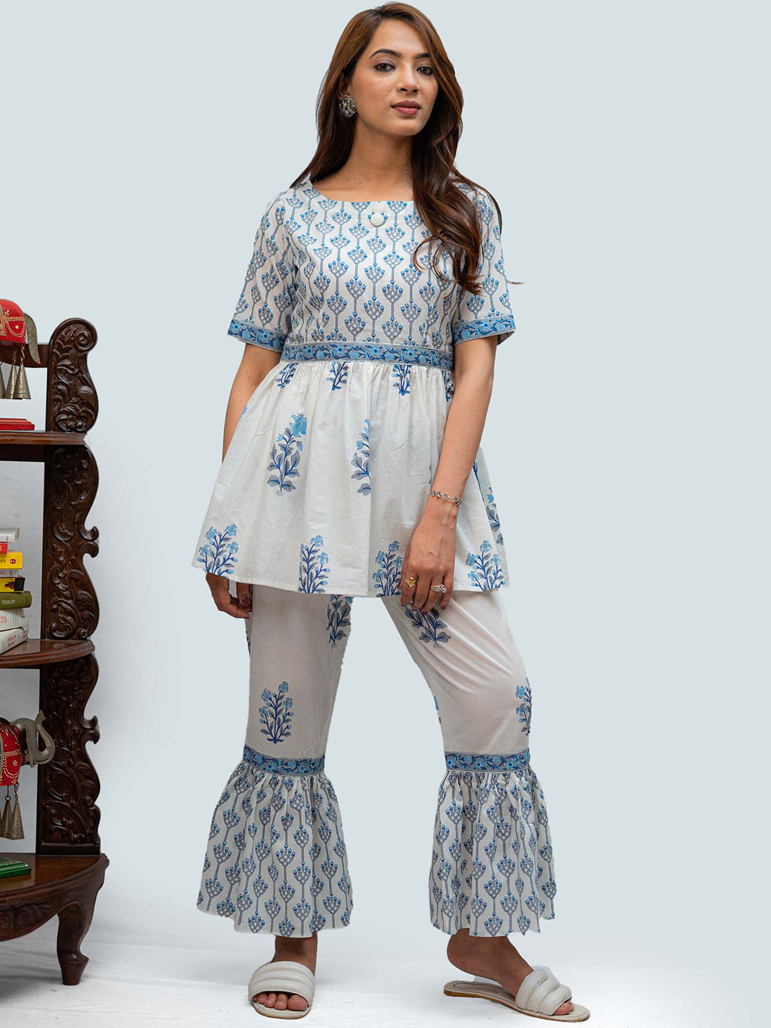 TSUCCHI TRADITIONS Floral Printed Pure Cotton Sea Pearl Sanganeri Stunning Co-ord Set