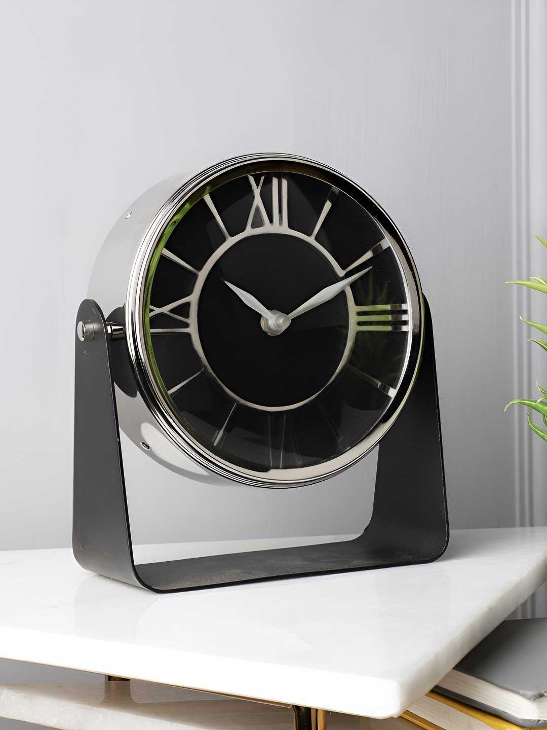 Decor de Maison Mitsuki Silver Toned Round Contemporary Table Clock