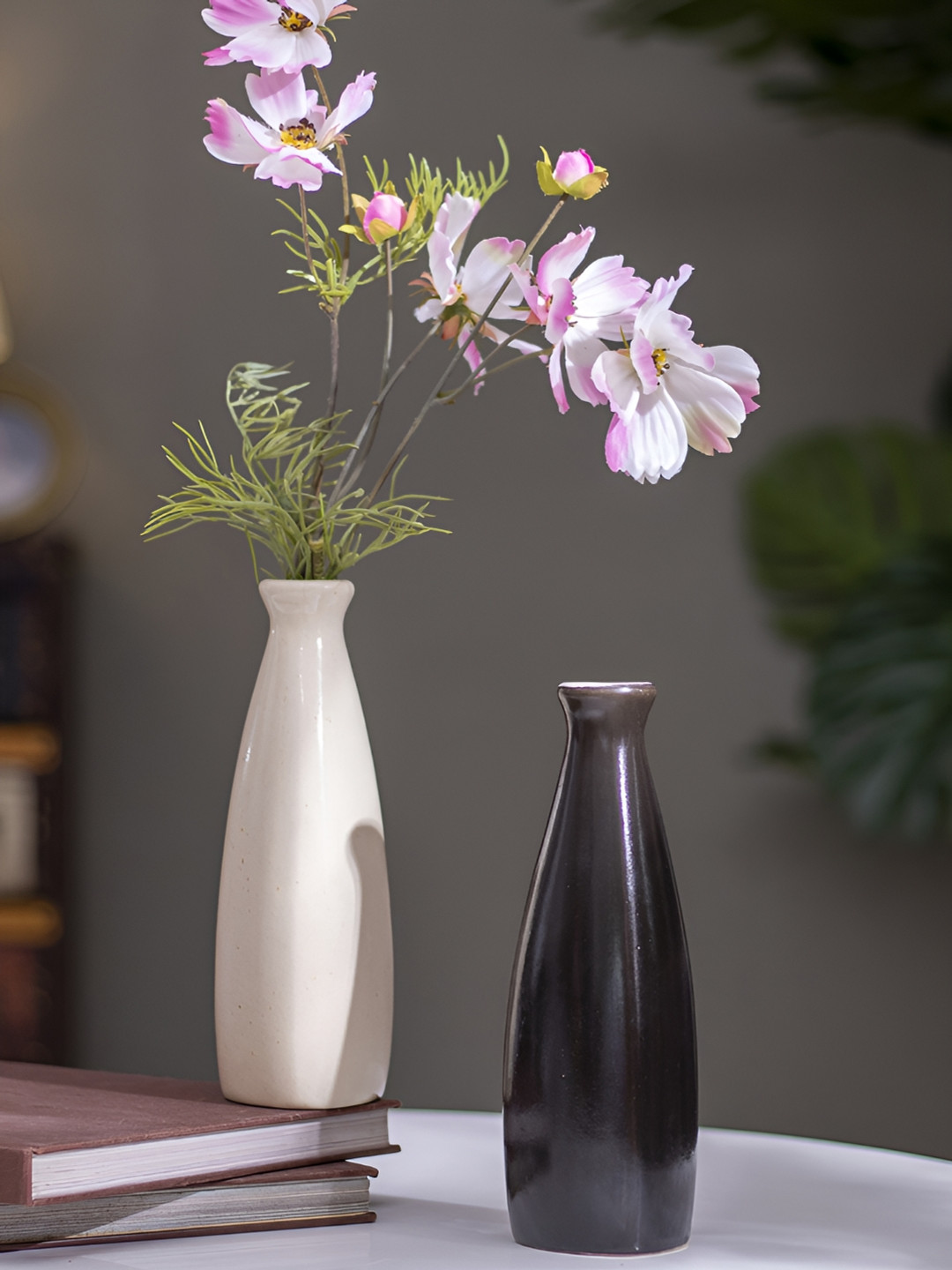 The Decor Lane 2-Pcs Black & Off White Ceramic Flower  Vases