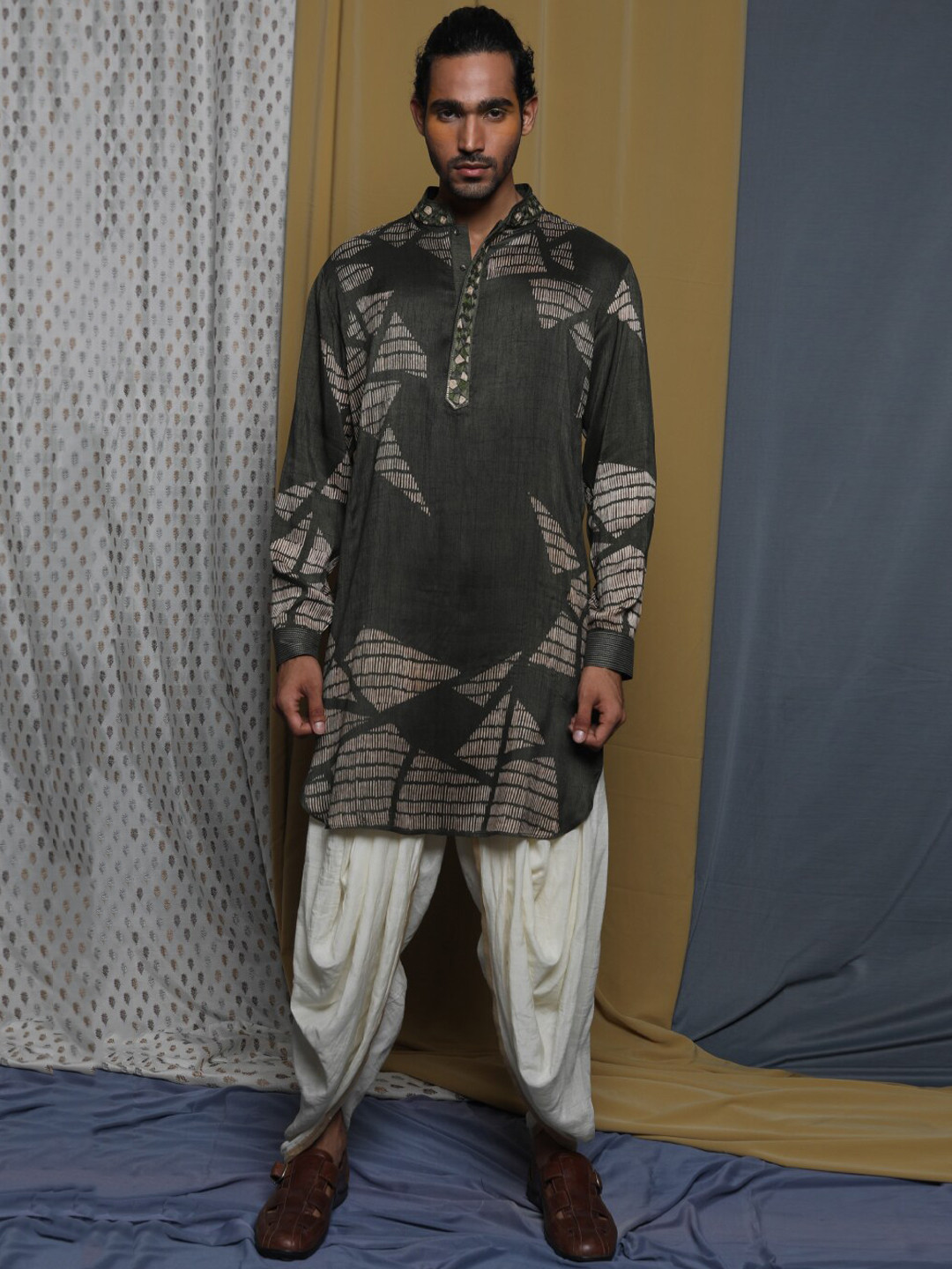 Krishna Mehta Abstract Printed Aari Work Mandarin Collar Long Sleeves Straight Silk Kurta