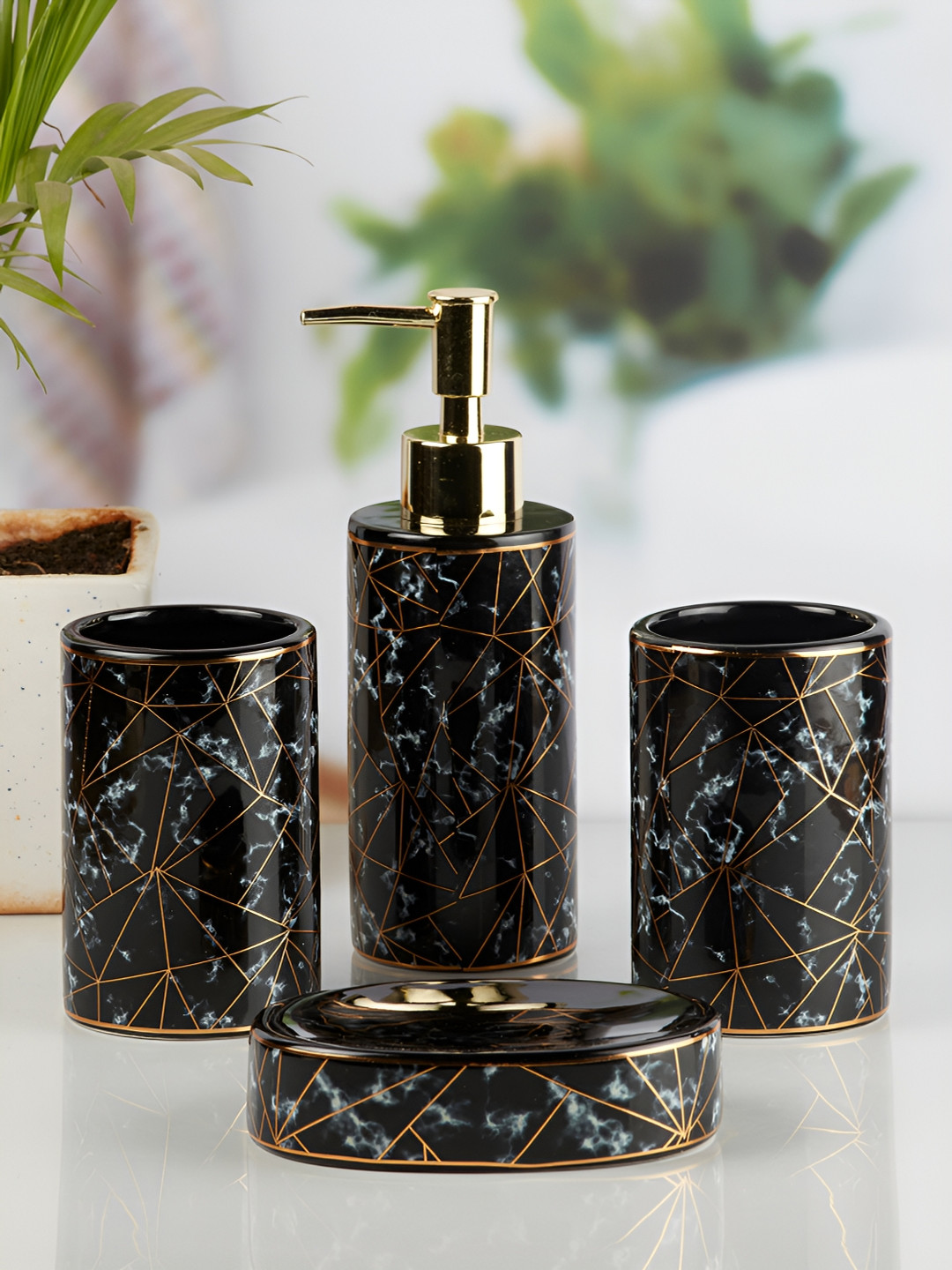Kookee Black 4 pieces Abstract Ceramic Bath Accessories Set