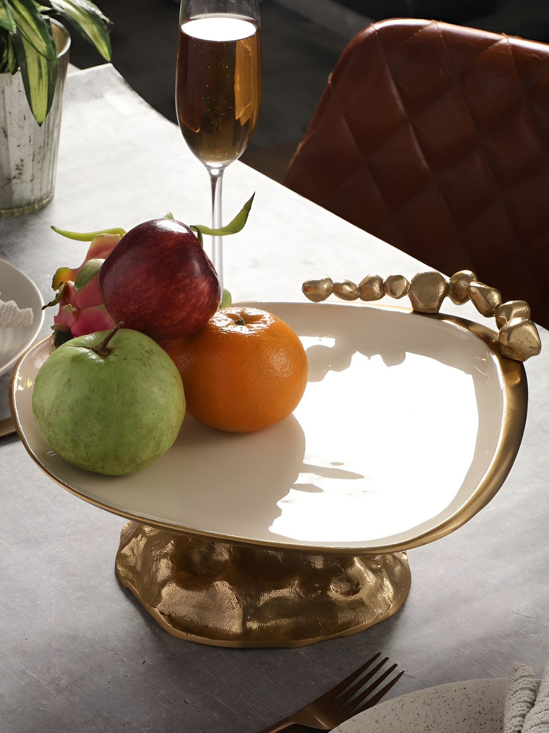 Decor de Maison Stones White & Gold-Toned Metal Cake Stand