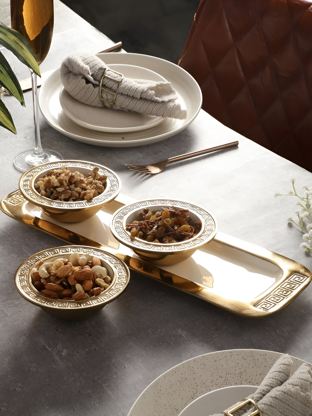 Decor de Maison White & Gold-Toned Metal Versace Design Tray & Bowls Set
