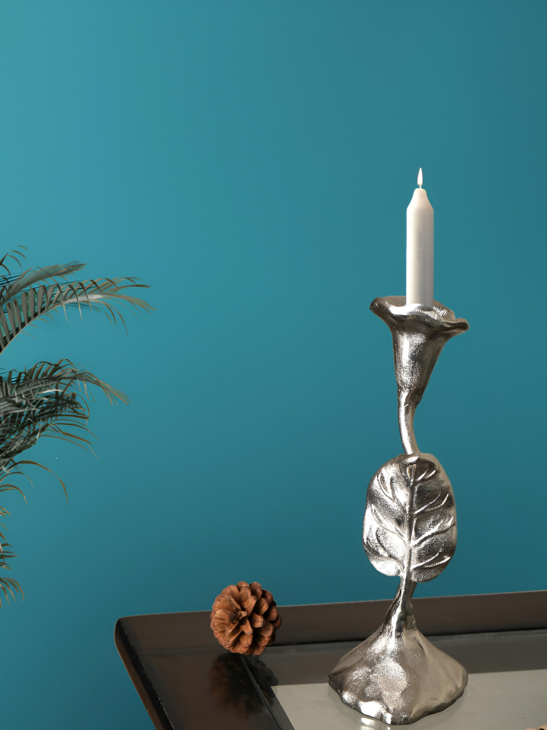 Decor de Maison Silver Toned Textured Jules Leaf Metal Medium Candle Holder