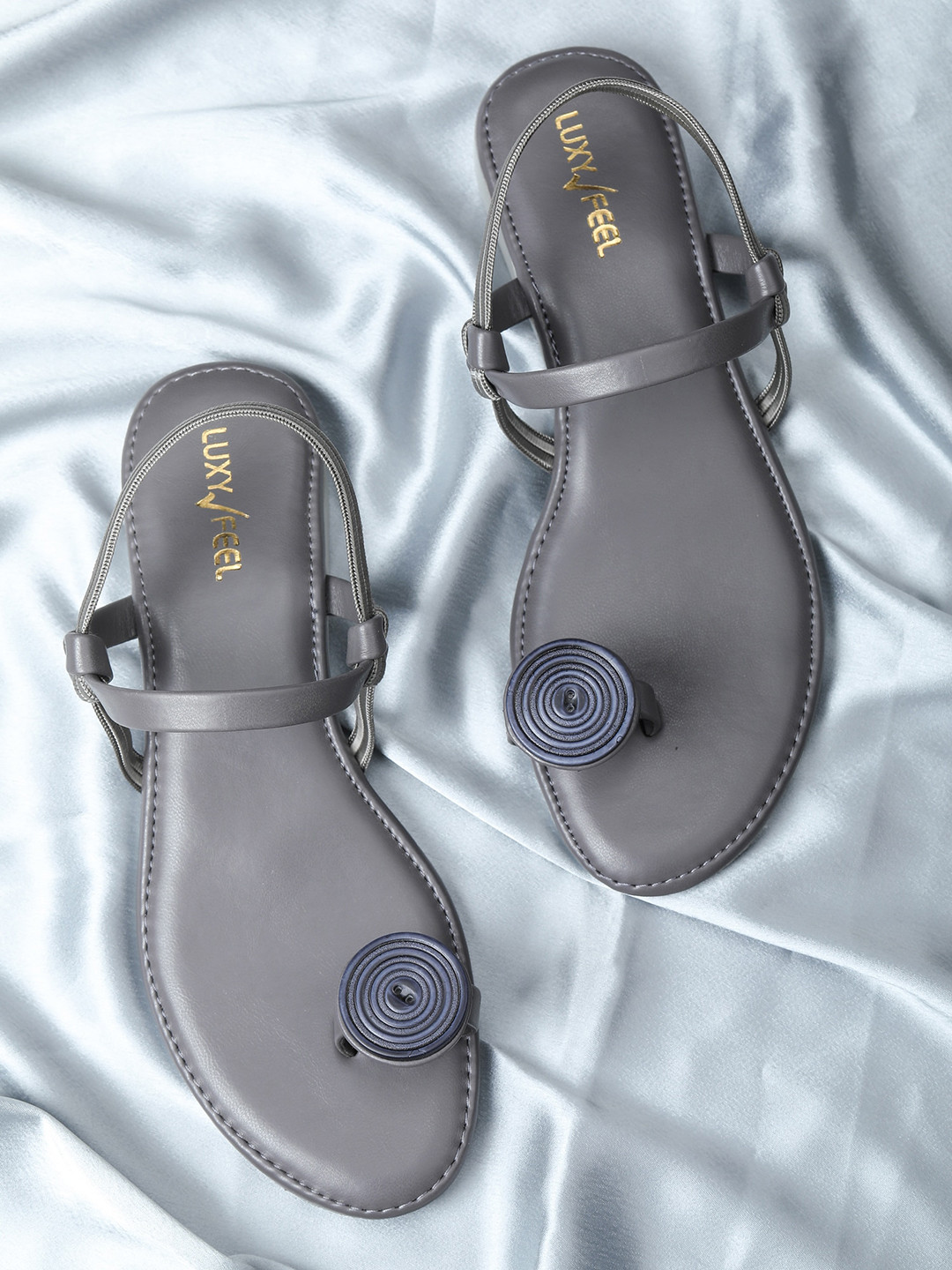 Luxyfeel One Toe Flats With Backstrap