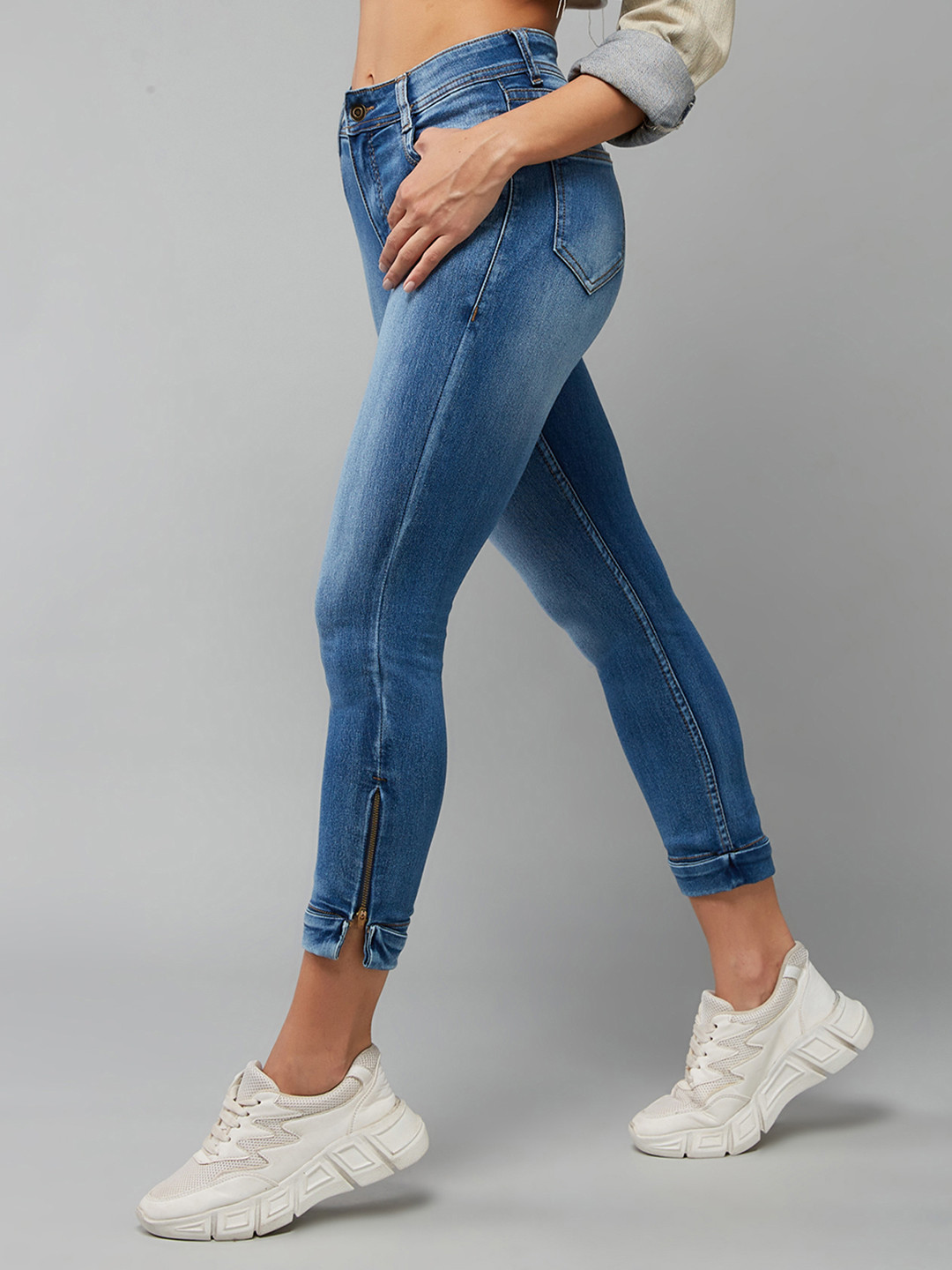 DOLCE CRUDO Women Blue Skinny Fit High-Rise Cropped Stretchable Jeans